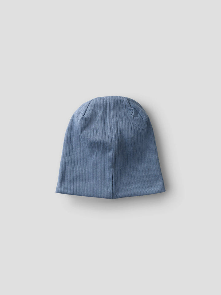 Ribbad blå tunn vår mössa till pojke. Mjuk skön mössa i ekologisk bomull från Name it.
NMNMEX BEANIE
13238330