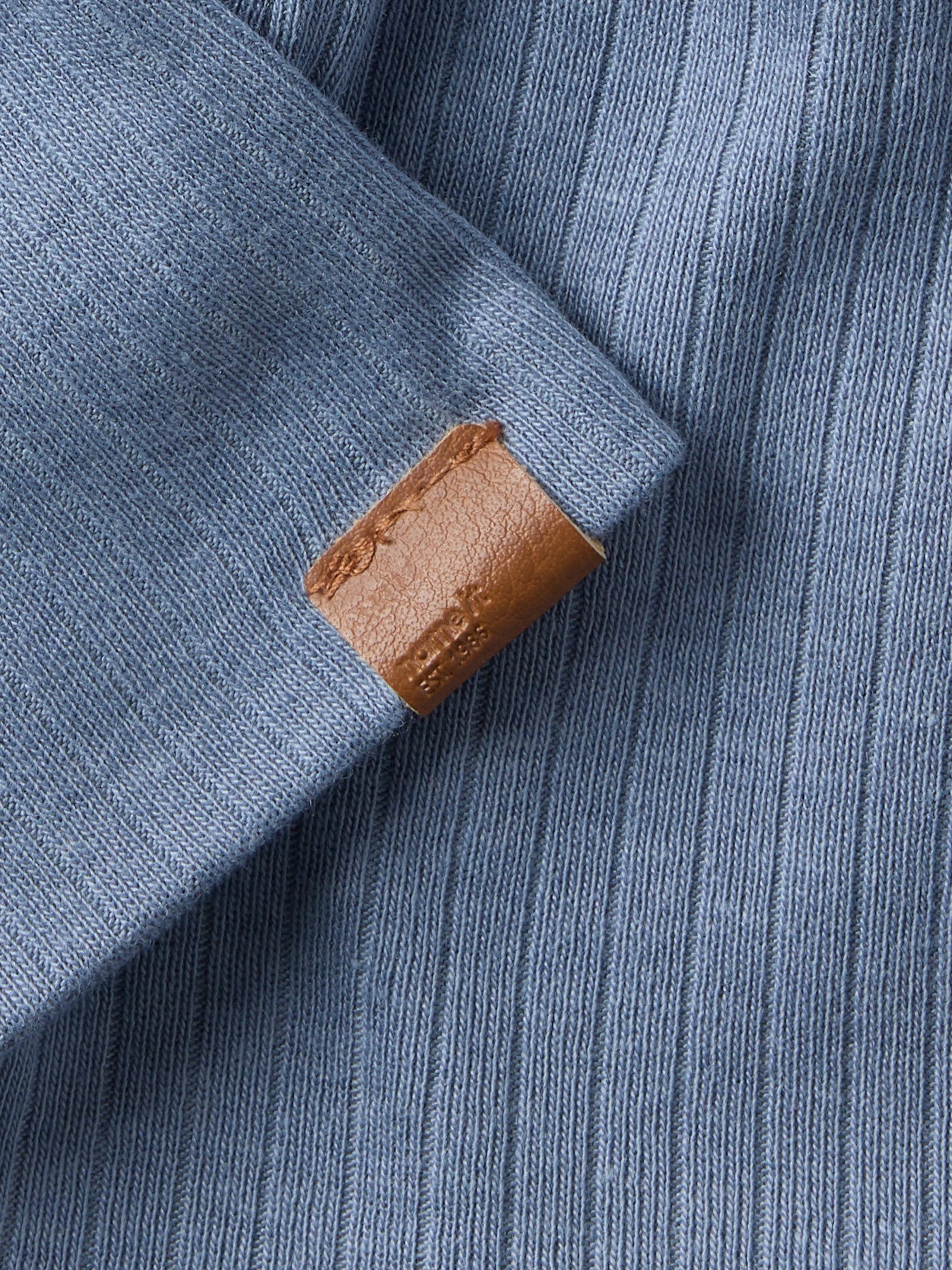 Ribbad blå tunn vår mössa till pojke. Mjuk skön mössa i ekologisk bomull från Name it.
NMNMEX BEANIE
13238330