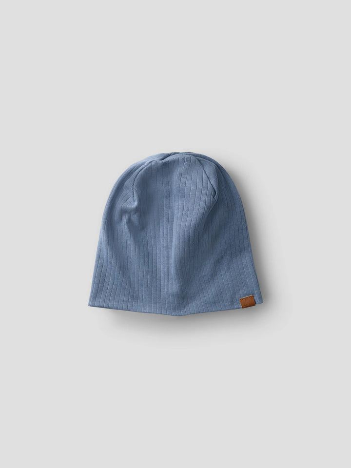 Ribbad blå tunn vår mössa till pojke. Mjuk skön mössa i ekologisk bomull från Name it.
NMNMEX BEANIE
13238330
