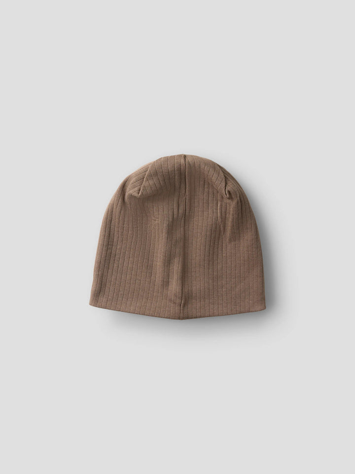 Ribbad beige tunn vår mössa till pojke. Mjuk skön mössa i ekologisk bomull från Name it.
NMNMEX BEANIE
13238330