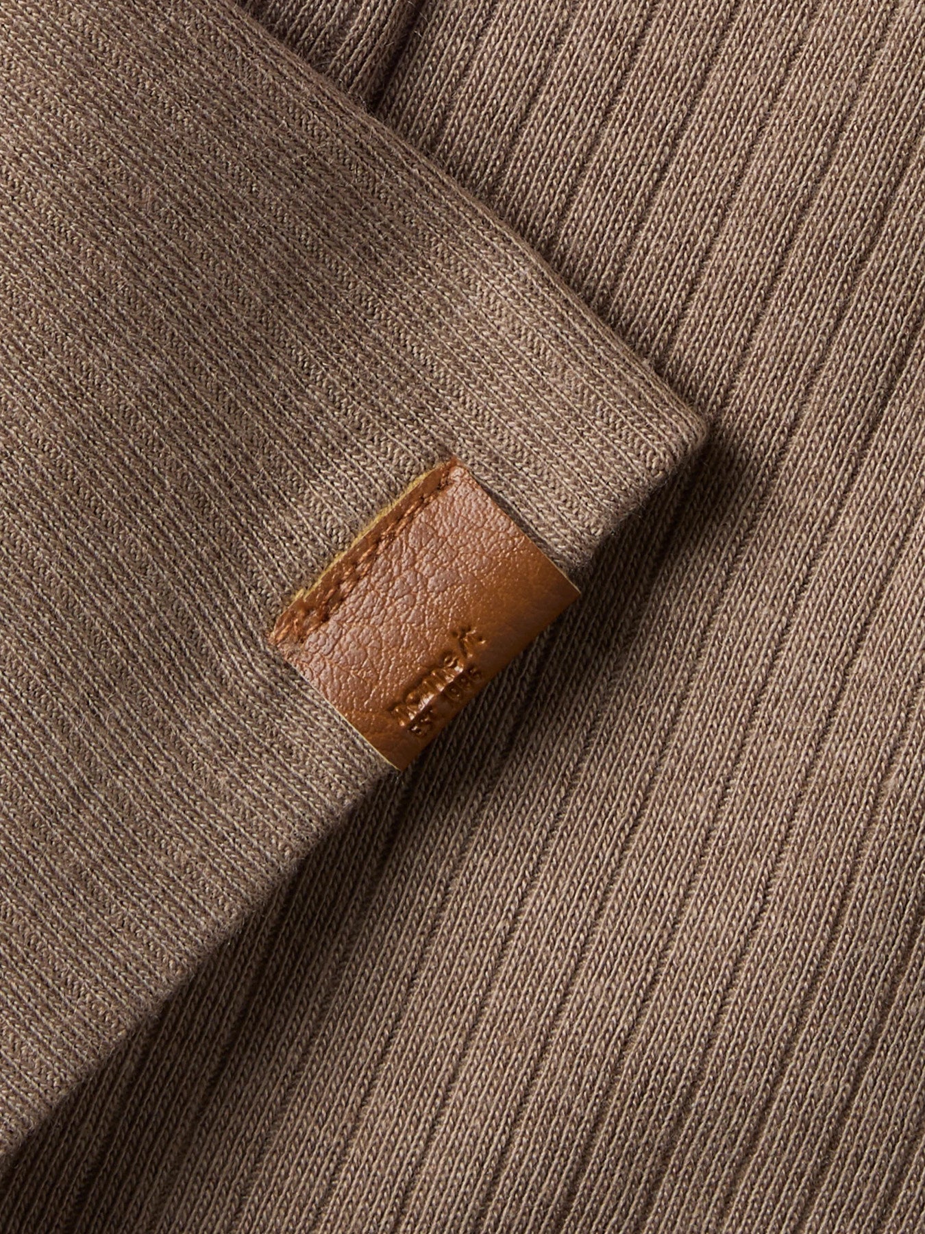 Ribbad beige tunn vår mössa till pojke. Mjuk skön mössa i ekologisk bomull från Name it.
NMNMEX BEANIE
13238330