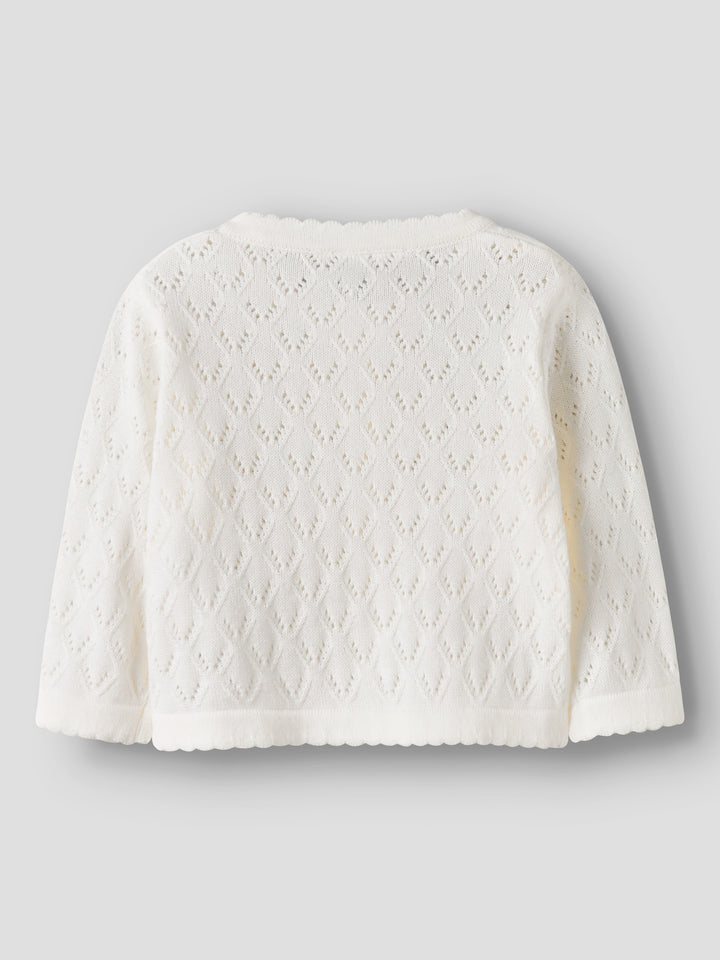 Vit söt baby kofta till flicka. Cardigan i ekologisk bomull till nyfödd bebis flicka från Name it.
NBFDESINA LS SHORT KNIT CARD
13239824