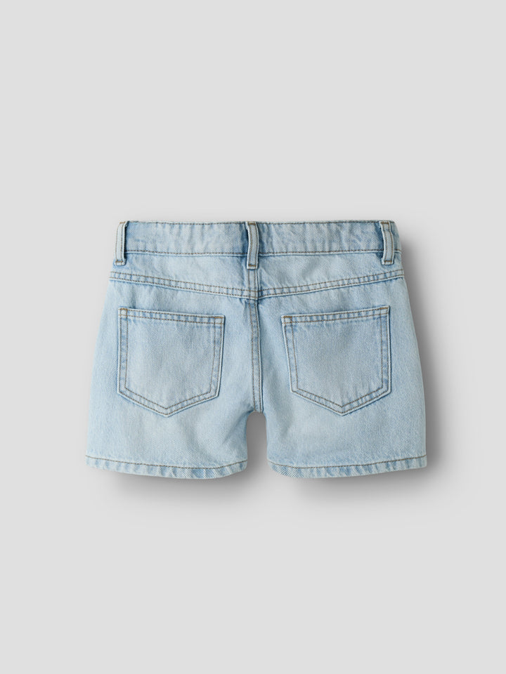 Ljus blå jeans shorts med strass stenar för glitter och glamour till flicka tjej. Sköna jeansshorts med pärlor från Name it.
NKFROSE REG DNM SHORTS 6042-AC NOOS
13239976