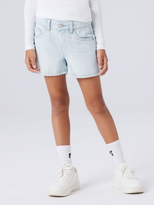 Ljus blå jeans shorts med strass stenar för glitter och glamour till flicka tjej. Sköna jeansshorts med pärlor från Name it.
NKFROSE REG DNM SHORTS 6042-AC NOOS
13239976