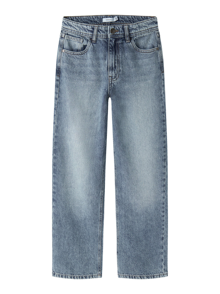 Blå rak straight jeans till pojke. Snygg jeans till ungdom kille i en regular klassisk modell från Name it.
NKMRYAN STRAIGHT JEANS 5950-DM NOOS
13240392