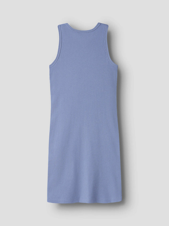 Blå knälång klänning utan ärm till flicka. Tjej klänning från Name it, ekologiska barnkläder.
NKFNAKAL SL SLIM DRESS NOOS
13240424