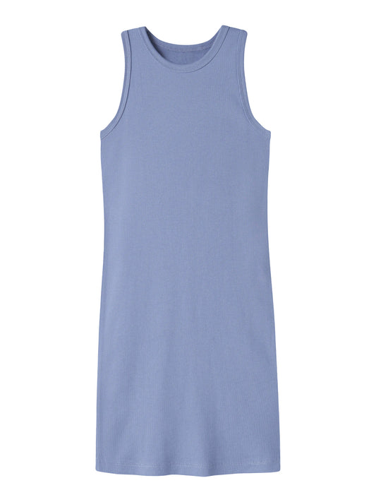 Blå knälång klänning utan ärm till flicka. Tjej klänning från Name it, ekologiska barnkläder.
NKFNAKAL SL SLIM DRESS NOOS
13240424