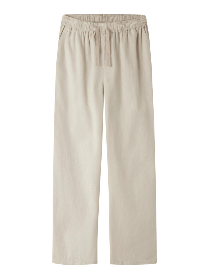 Beige rak linne byxa till kille. Skön linnebyxa till pojke, barn och ungdom. Snygg, sval och sköna byxor i lin från Name it, ekologiska barnkläder.
NKMFALINNEN PANT
13240459