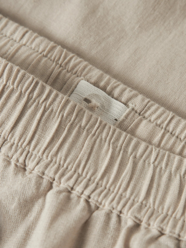 Beige rak linne byxa till kille. Skön linnebyxa till pojke, barn och ungdom. Snygg, sval och sköna byxor i lin från Name it, ekologiska barnkläder.
NKMFALINNEN PANT
13240459