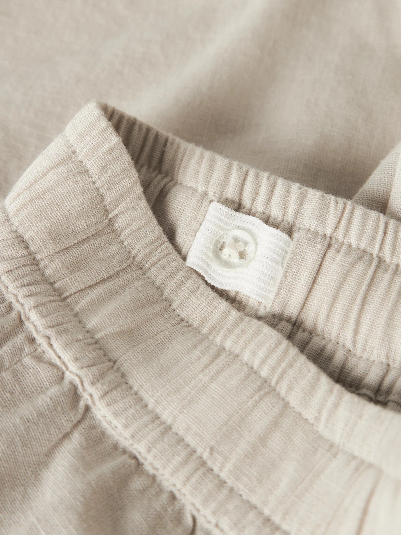 Beige linne shorts till pojke. Linneshorts till kille barn och ungdom.
NKMFALINNEN SHORTS
13240460