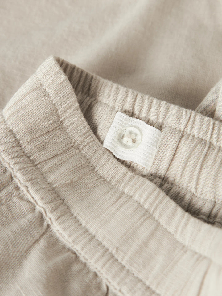 Beige linne shorts till pojke. Linneshorts till kille barn och ungdom.
NKMFALINNEN SHORTS
13240460