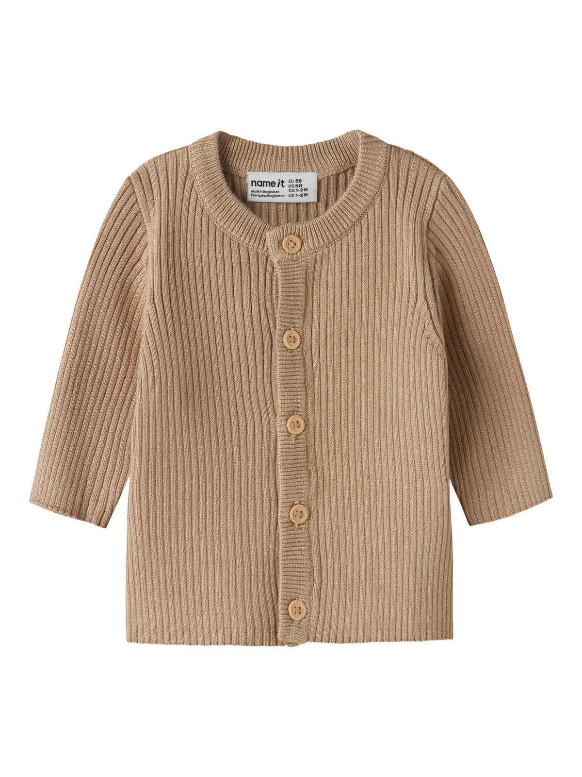 Name It NOBI stickad babykofta i färgen Sesame med rund hals, knappar framtill och mjuk ribbstickad kvalitet i LENZING™ ECOVERO™ viskos för baby pojke och flicka.