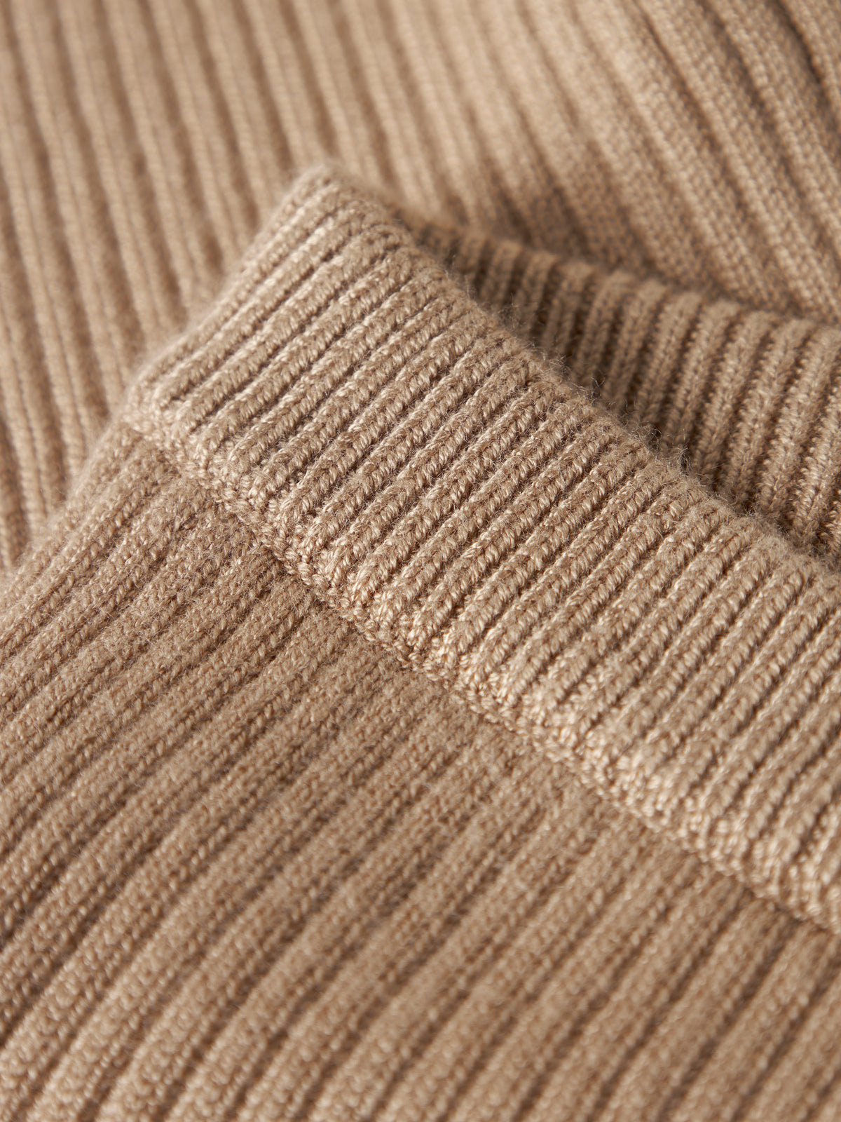 Stickade beige babybyxor från name it NOBI i ribbstickad LENZING™ ECOVERO™ viskos med bred resår i midjan, mjuka och bekväma för baby.