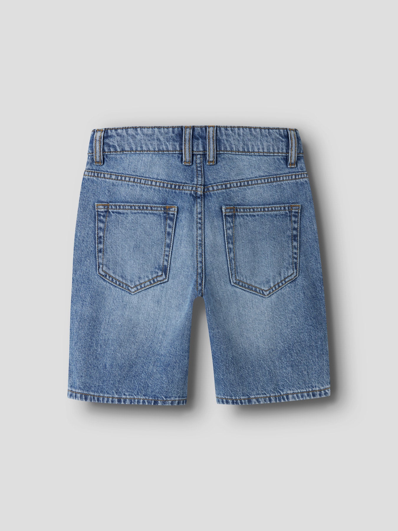 Långa jeans shorts till pojke. Jeansshorts från Name it till kille.
NKMRYAN REG L DNM SHORTS 6750-DM NOOS
13240777