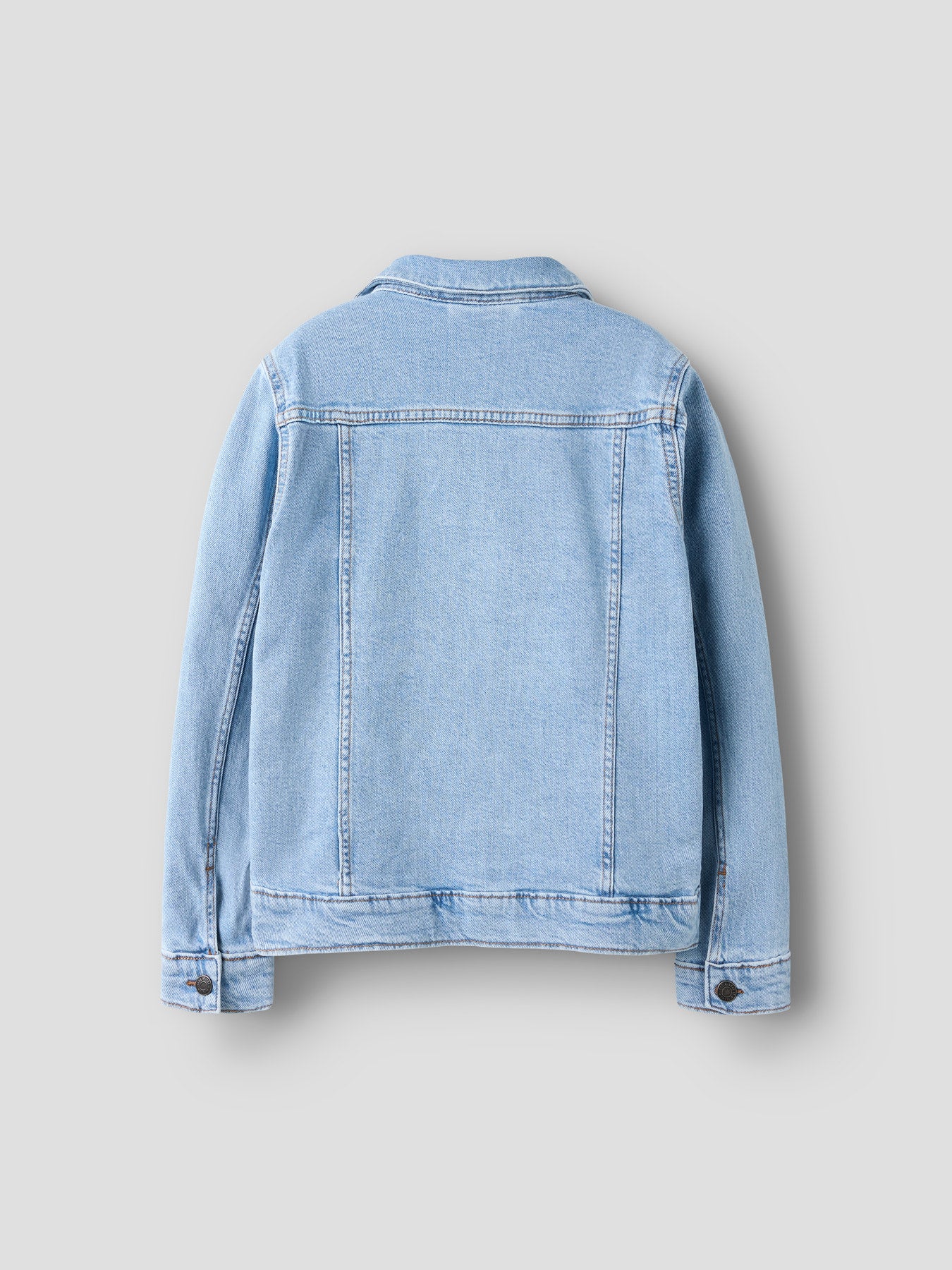 Klassisk jeansjacka med tryckknappar till pojke. Jeans Jacka ljus blå till pojke från Name it.
NKMJAGGER DNM JACKET 3720-AZ NOOS
13241461