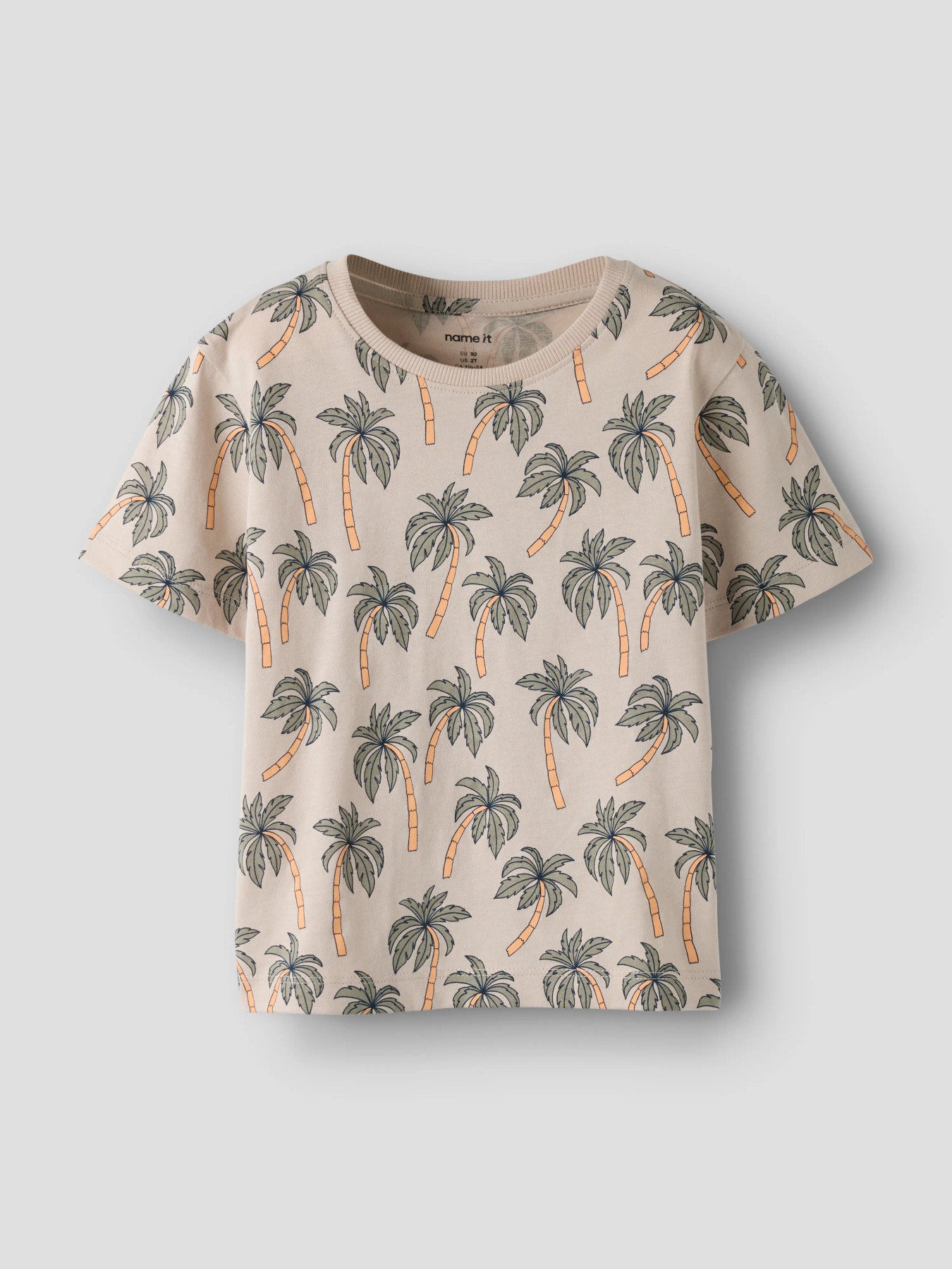 Palmer sommar t-shirt till pojke i ekologisk bomull. Kortärmad beige tröja med djungel till liten kille.
NMMVALTHER SS NREG TOP
13241581