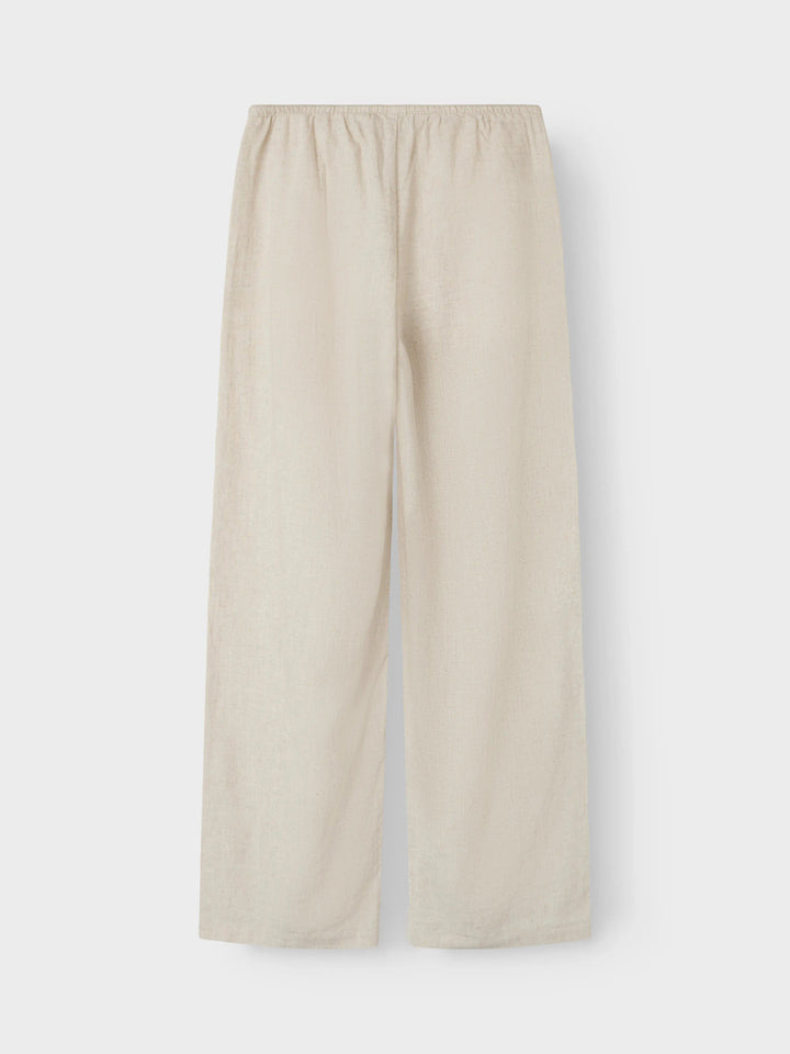 Beige linnebyxa till flicka. Tjej byxor i lin från LMTD. Linnebyxor till ungdom tjej.
NLFFINEN LW WIDE PANT NOOS
13243063