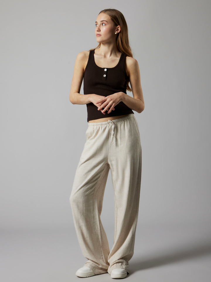 Beige linnebyxa till flicka. Tjej byxor i lin från LMTD. Linnebyxor till ungdom tjej.
NLFFINEN LW WIDE PANT NOOS
13243063
