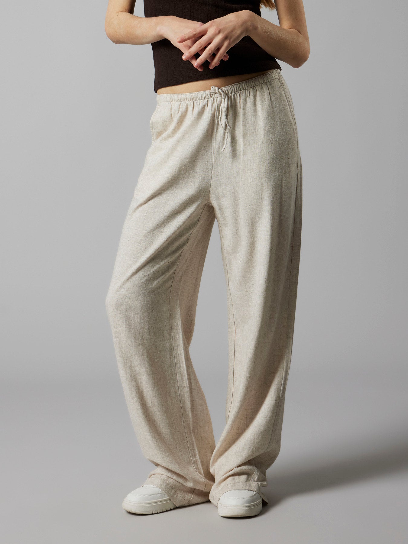 Beige linnebyxa till flicka. Tjej byxor i lin från LMTD. Linnebyxor till ungdom tjej.
NLFFINEN LW WIDE PANT NOOS
13243063