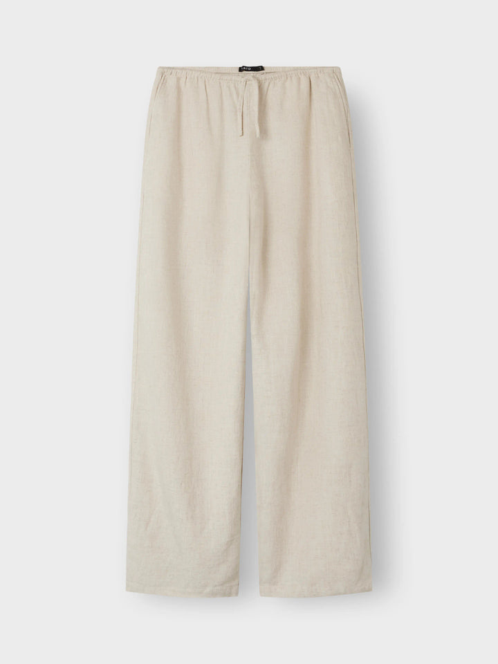 Beige linnebyxa till flicka. Tjej byxor i lin från LMTD. Linnebyxor till ungdom tjej.
NLFFINEN LW WIDE PANT NOOS
13243063