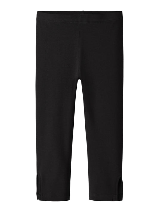 Svarta capri byxor till flicka. Kortare leggings i capri modell till ungdom tjej. Svart capri legging med sprund vid benslut från Name it.
NKFJENNELA CAPRI LEGGING
13244352