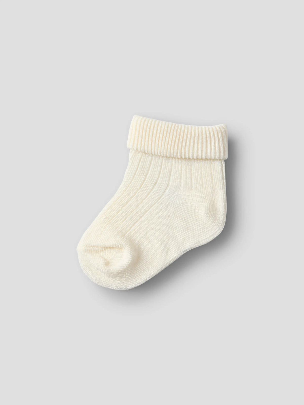 Name It Dorino cremevita babystrumpor pojke i ekologisk bomull med vikbar kant
