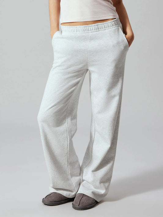 LMTD låg ljusgrå vida sweatbyxor för ungdom tjej i ekologisk bomull och återvunnen polyester med elastisk midja och mjuk sweatkvalitet
