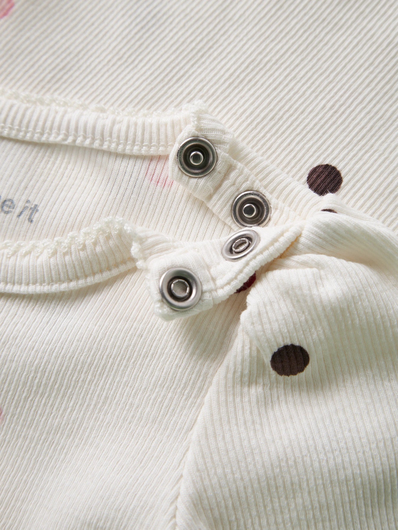 Prickig söt ribbad baby body till nyfödd flicka från Name it. Söt body med lite puffig ärm från Name it till bebis flicka.
NBFNUTTI LS BODY NOOS
13246480