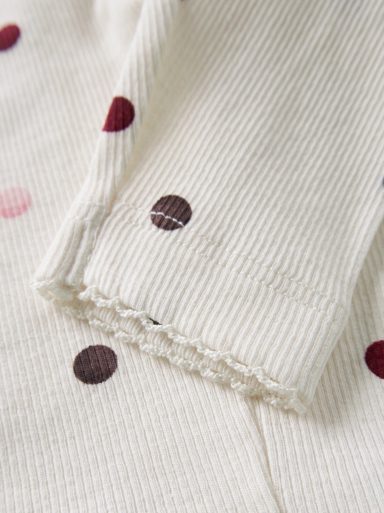 Ribbad  baby leggings till bebis flicka. Prickiga vita baby byxor till nyfödd flicka, ekologiska bebis leggins från Name it.
NBFNUTTI LEGGING NOOS
13246492