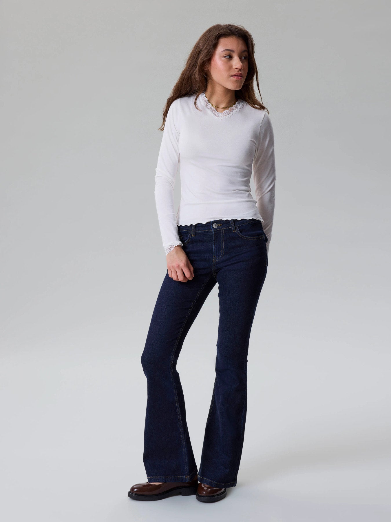 LMTD Libling mörkblå low waist flared jeans för flicka ungdom med utsvängda ben – 13249634