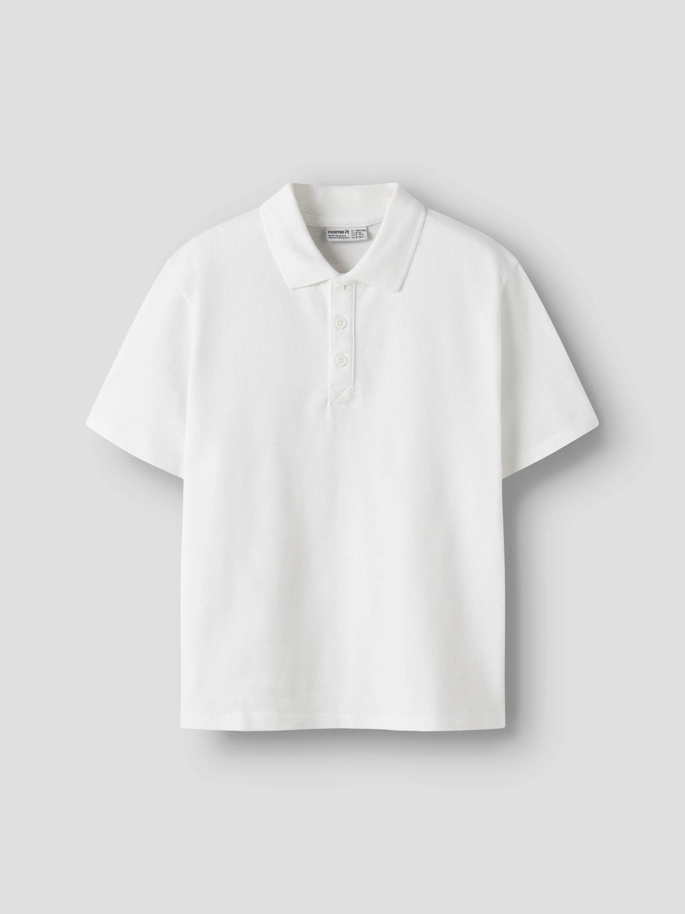 Klassisk enfärgad vit piké tröja till pojke. Kortärmad pike tröja i skön bomull från Name it till barn och ungdom kille.
NKMHANNI SS NREG POLO PB
13251000