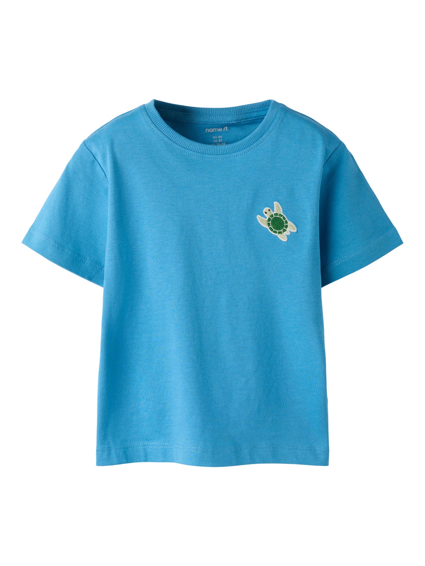 Enfärgad turkos blå kortärmad t-shirt till pojke. Ekologiska barnkläder till pojke, t-shirt från Name it.
NMMFRANK SS NREG TOP BOX PB
13251009