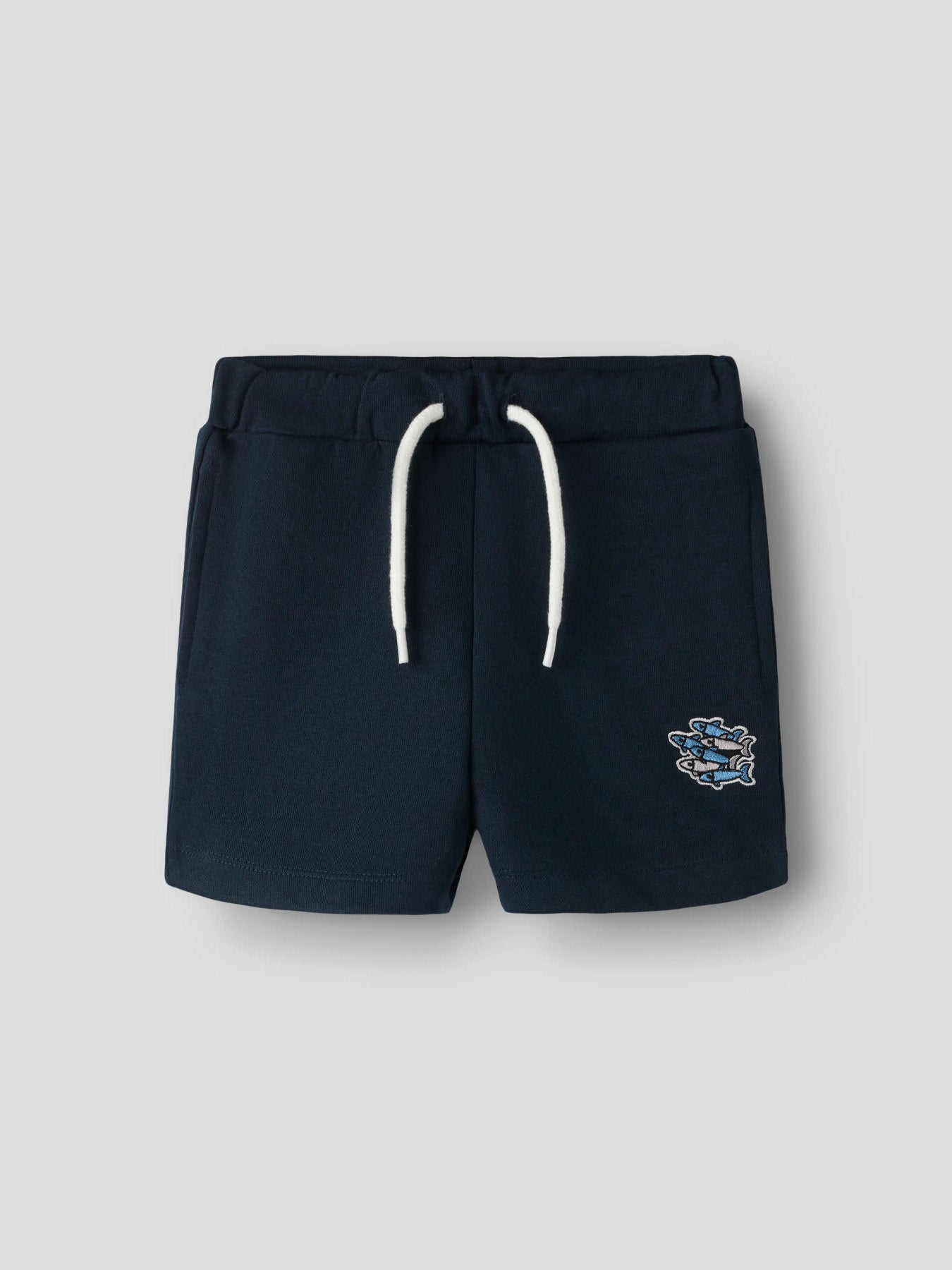Blå mjukis shorts till pojke. Sweat shorts marinblå till pojke från Name it.
NMMFRESNO NREG SWE SHORTS UNB BOX PB
13251015