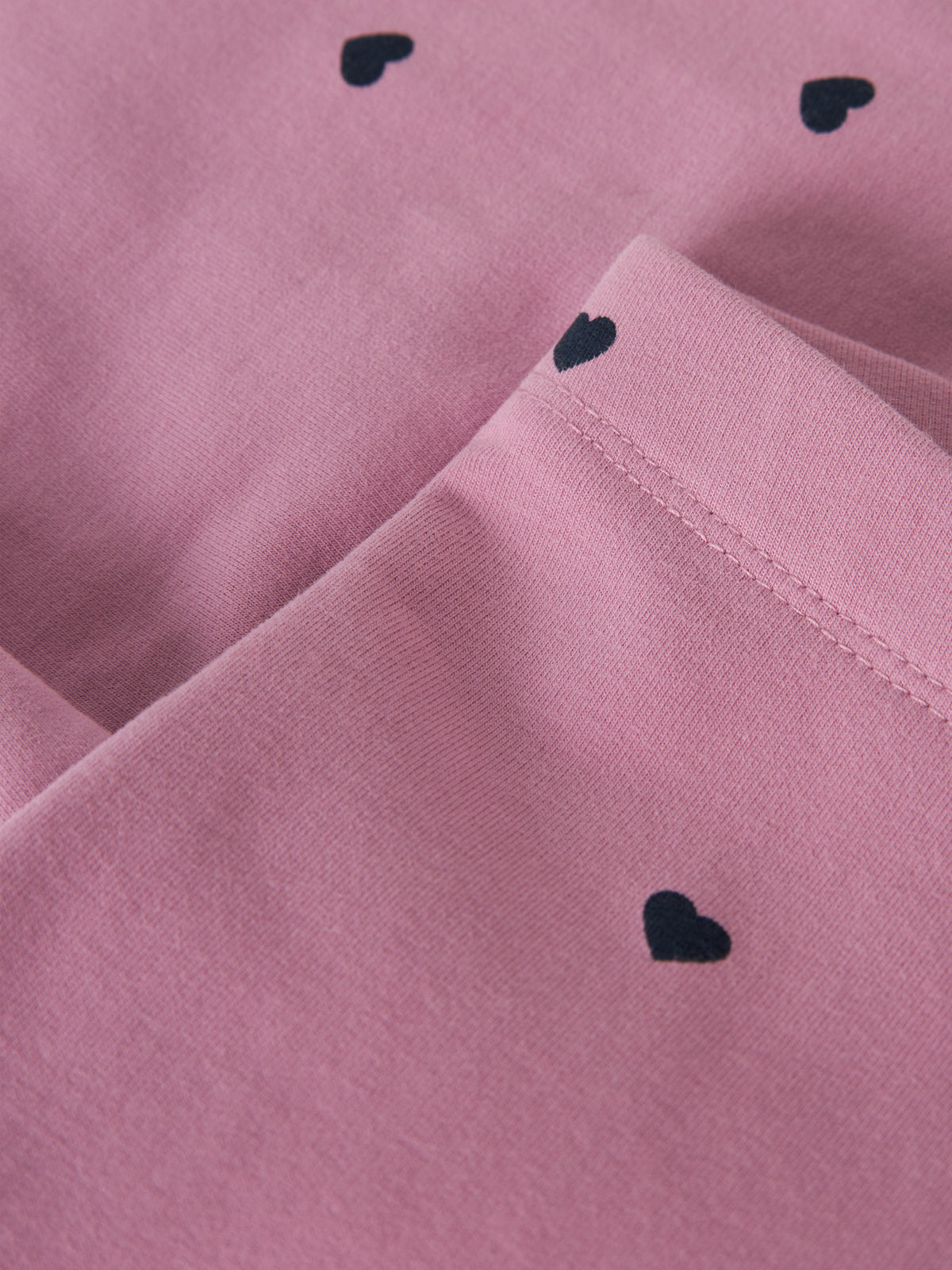 Name It Davina sweatleggings till flicka i färgen Mauve Orchid med små mörka hjärtan.