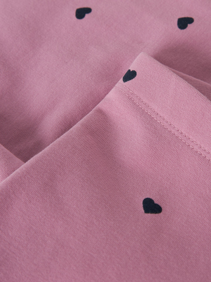 Name It Davina sweatleggings till flicka i färgen Mauve Orchid med små mörka hjärtan.