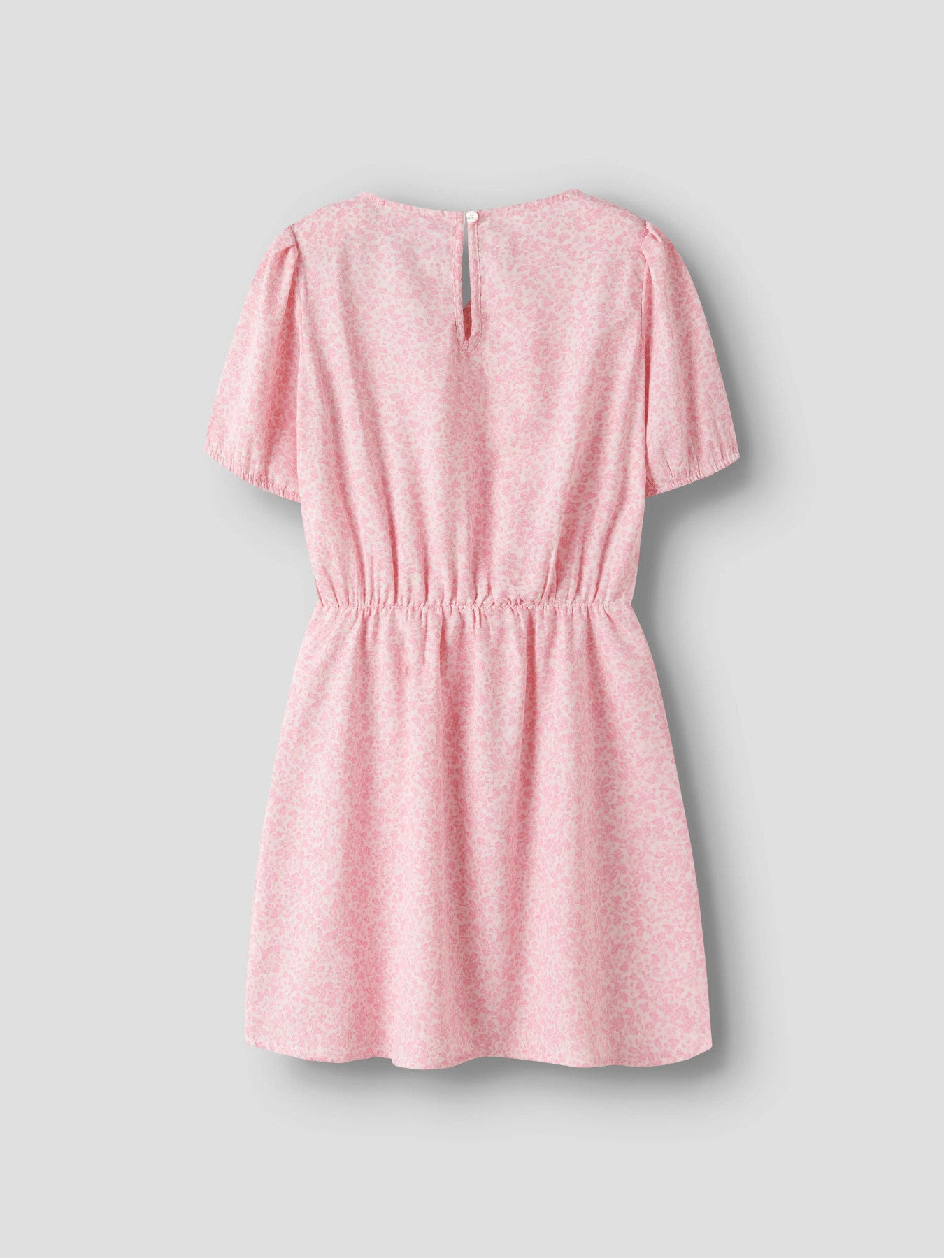 Söt små blommig omlott klänning till flicka. Omlottklänning i rosa blommor på sommarklänning från Name it.
NKFFANY SS WRAP DRESS PB
13251247