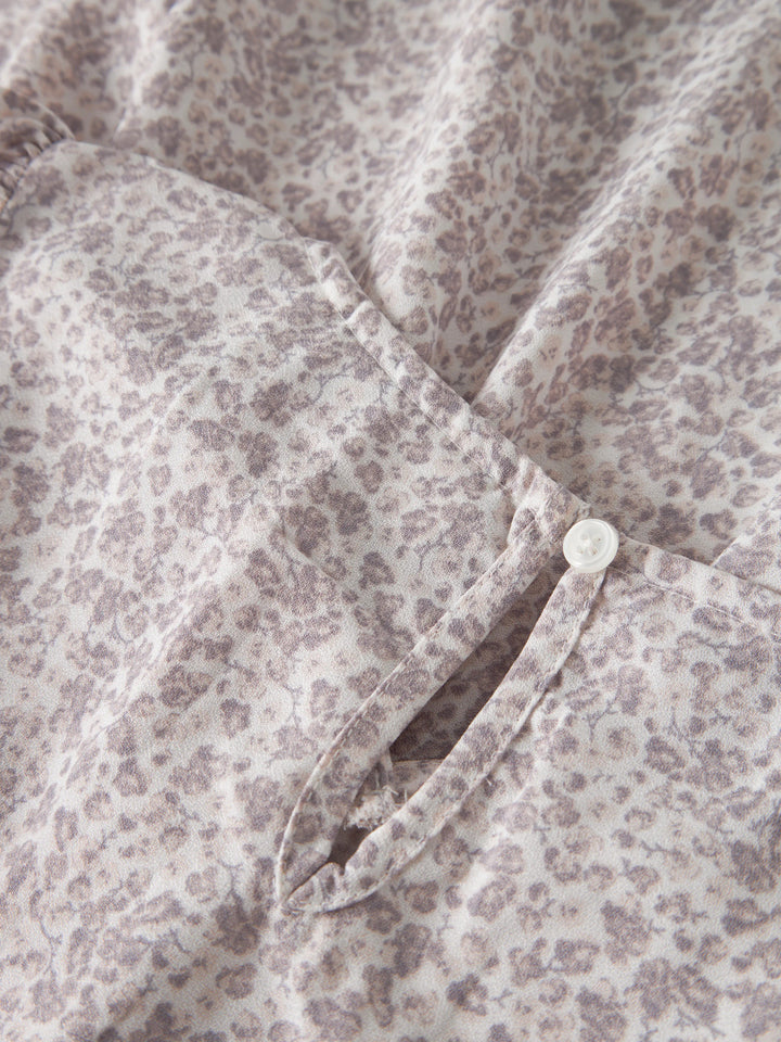 Söt små blommig omlott klänning till flicka. Omlottklänning i grå lila blommor på sommarklänning från Name it.
NKFFANY SS WRAP DRESS PB
13251247