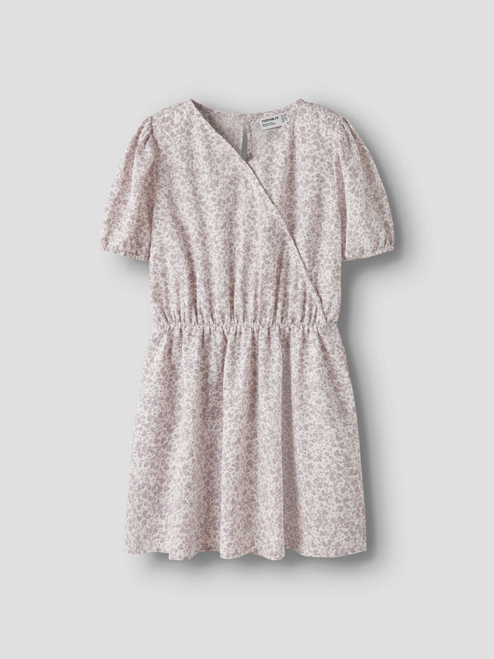 Söt små blommig omlott klänning till flicka. Omlottklänning i grå lila blommor på sommarklänning från Name it.
NKFFANY SS WRAP DRESS PB
13251247