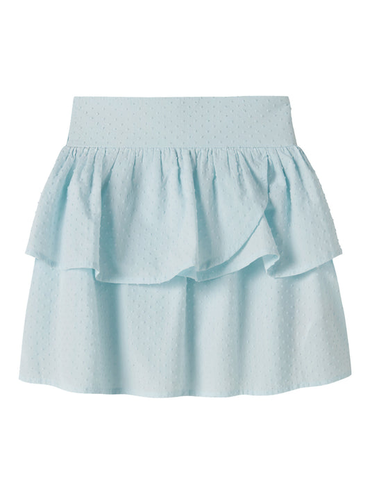 Kort ljus blå volang kjol till flicka. Barn och ungdoms kjol, blå med struktur och volanger. Skolavslutnings kjol till tjej från Name it.
NKFJUSA SKIRT PB
13251456