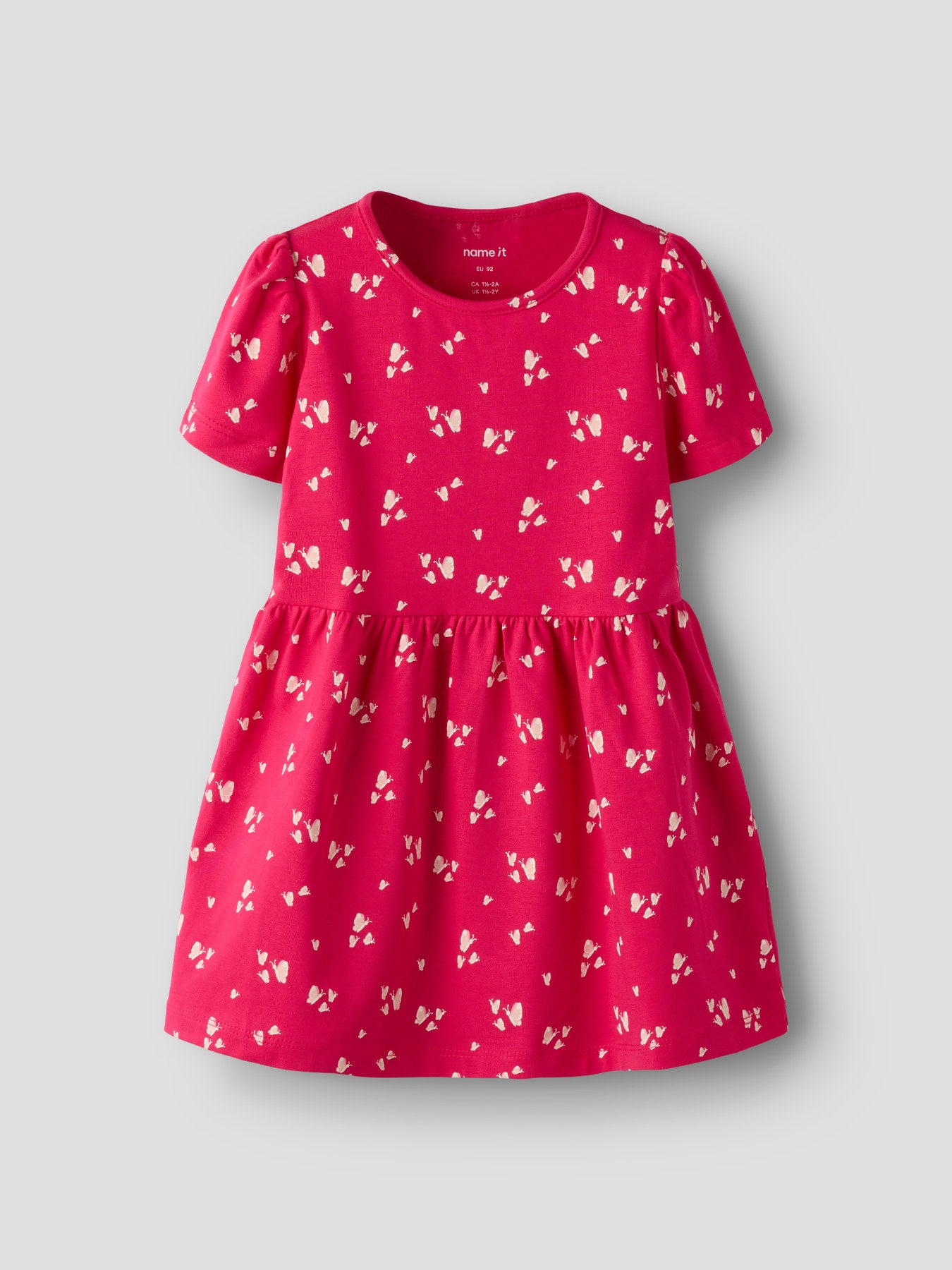 Röd kortärmad fjärils klänning till flicka. Söt sommar klänning med fjärilar, ekologiska barnkläder från Name it.
NMFFILLA SS DRESS BOX PB
13251499