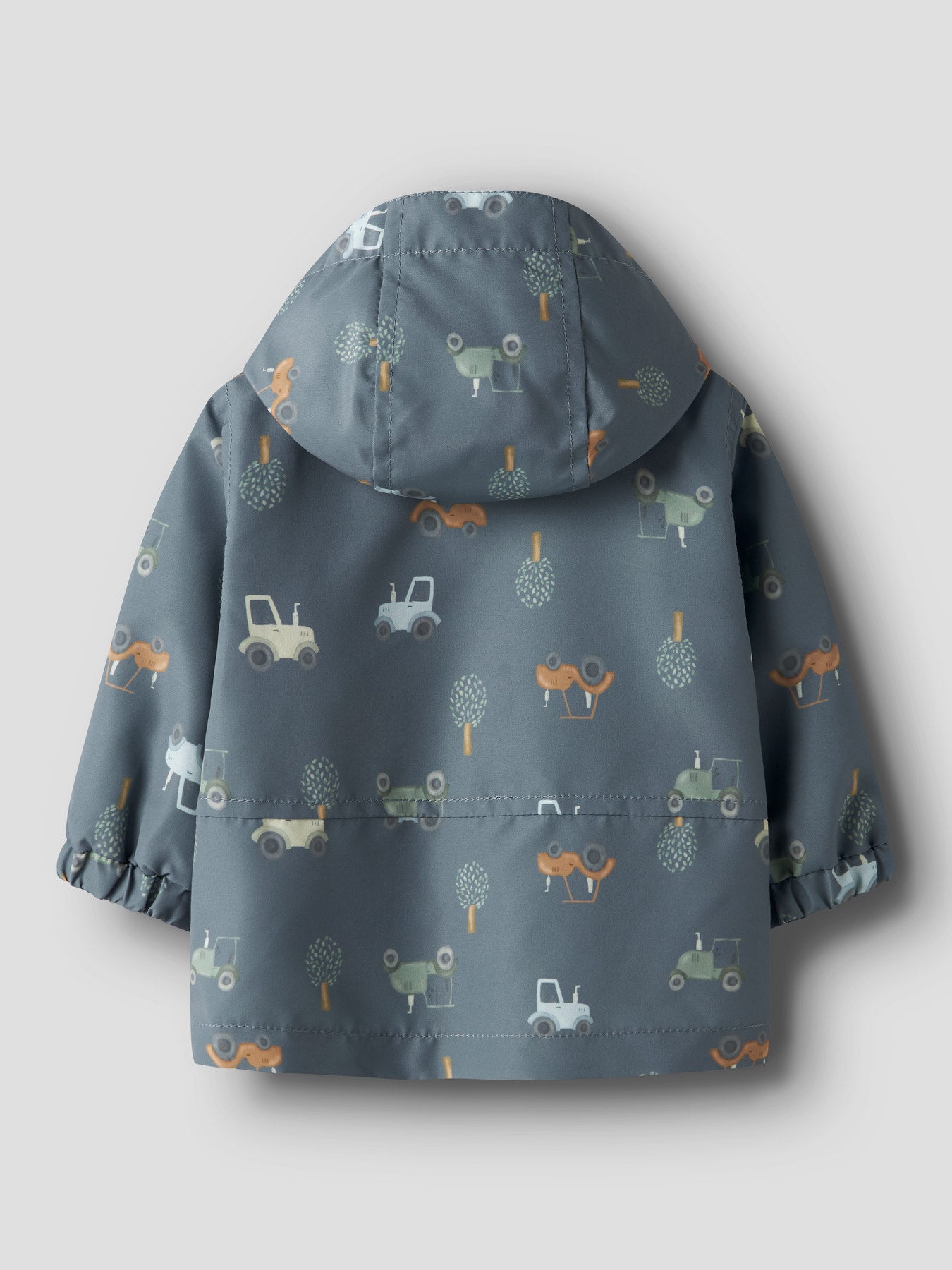 Blå traktor mönstrad baby jacka till pojke. Bebis jacka till vår och sommar med traktorer och bilar från Name it.
NBMMAX JACKET LI AOP
13251599