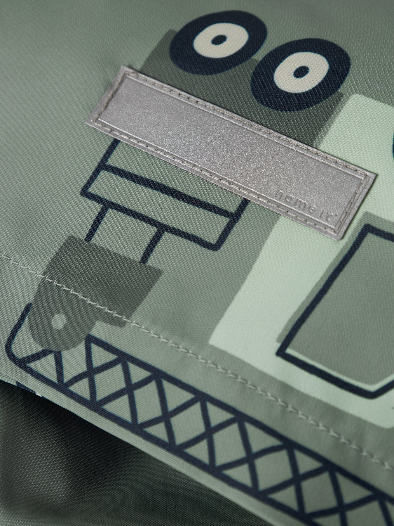 Grön vattenavvisande jacka med mönster av fordon. Vår jacka till pojke från Name it.
NMMMAX JACKET LI AOP NOOS
13251603