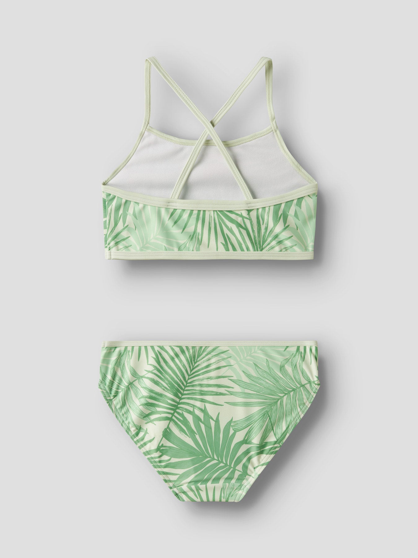 Grön mönstrad bikini med smala korsade axelband. Badkläder bikini till flicka, tjej från Name it.
NKFZIZLA BIKINI BOX TB
13251611