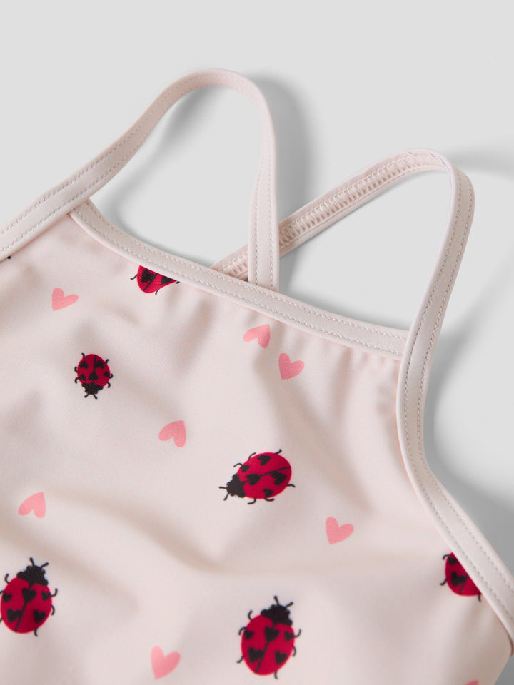 Ljus rosa baddräkt med nyckelpigor  med korsade axelband till flicka. Badkläder från Name it, baddräkt mönstrad färgglad till flicka.
NMFZIZLA SWIMSUIT BOX TB
13251615