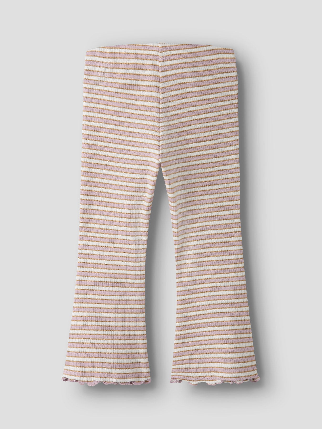 Vit och rosa randig utsvängd byxa till flicka. Tjej byxor flared, ribbade leggings med guld glitter. Ekologiska barnkläder från Name it.
NMFTAIAS FLARE PANT
13251813