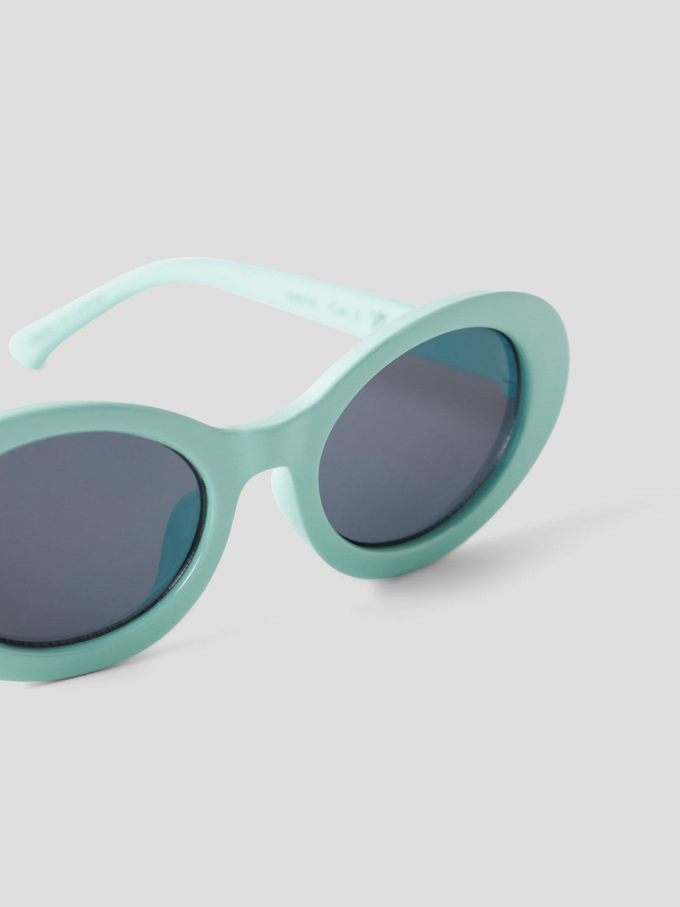 Ljusblå sol glasögon till liten flicka. Solbrillor, solglasögon till flicka från Name it.
NMFFRANA SUNGLASSES
13251872