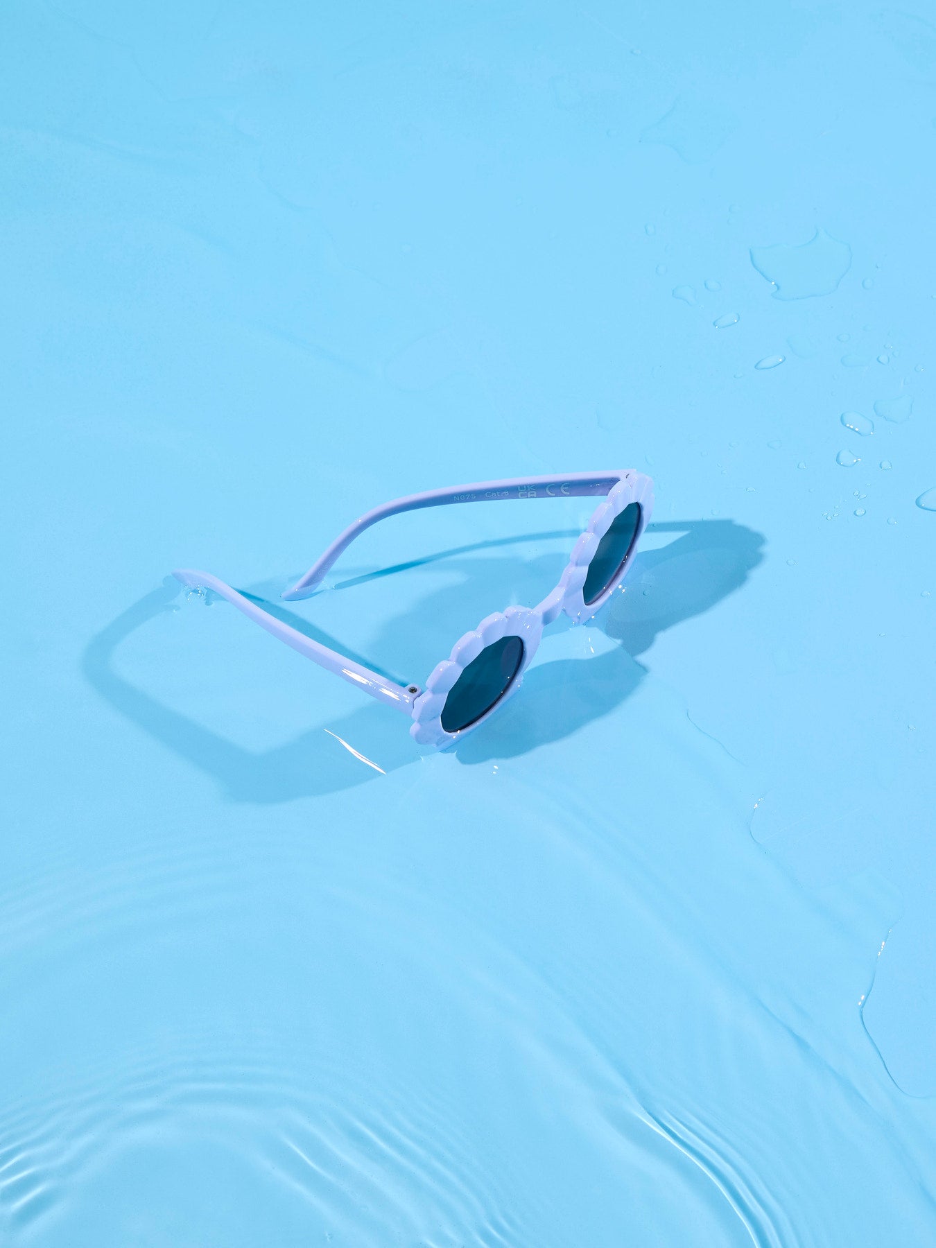 Lila blomformade sol glasögon till liten flicka. Solbrillor, solglasögon till flicka från Name it.
NMFFRANA SUNGLASSES
13251872