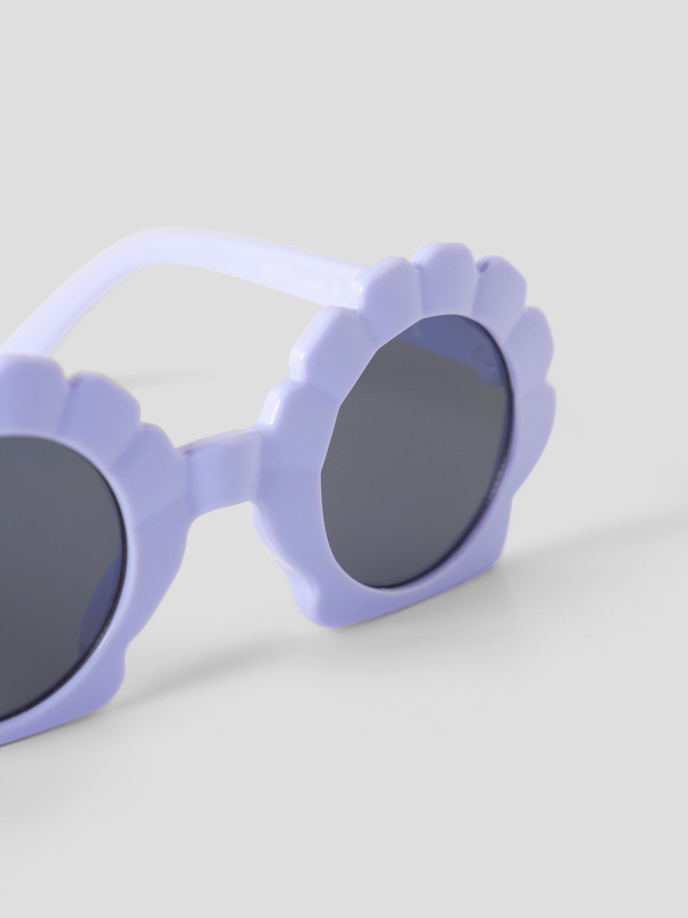 Lila blomformade sol glasögon till liten flicka. Solbrillor, solglasögon till flicka från Name it.
NMFFRANA SUNGLASSES
13251872