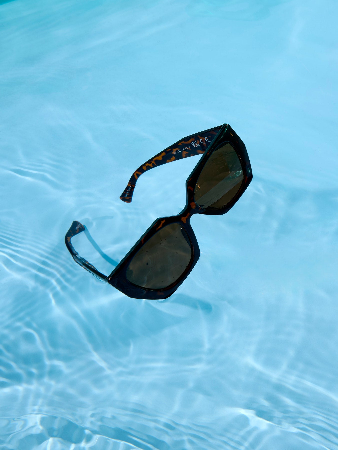 Svarta solglasögon till flicka 6-12 år. Snygga solbrillor till tjej barn och ungdom.
NKFFRANA SUNGLASSES
13251873