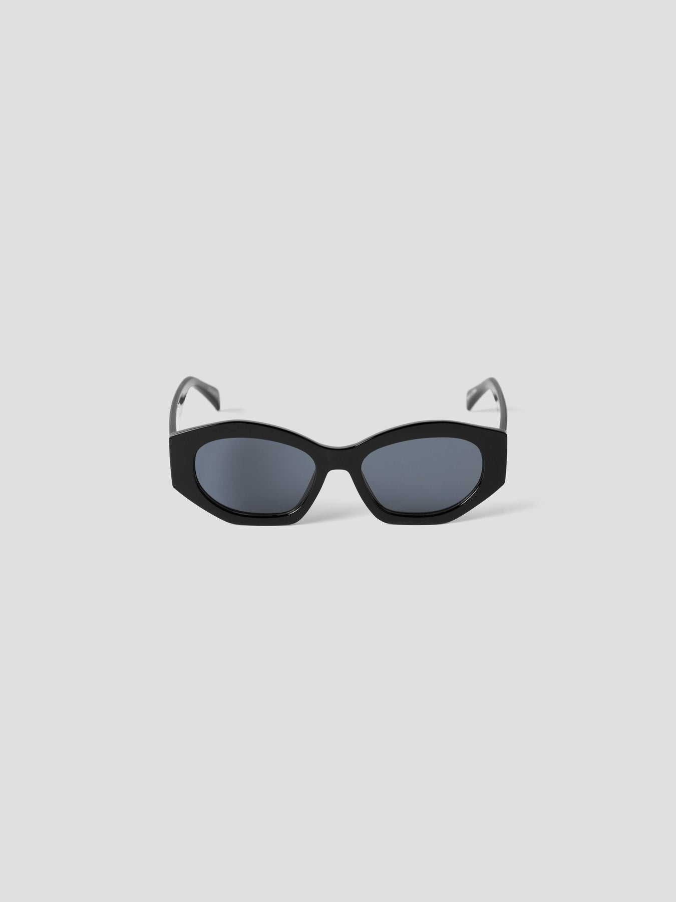 Svarta solglasögon till flicka 6-12 år. Snygga solbrillor till tjej barn och ungdom.
NKFFRANA SUNGLASSES
13251873